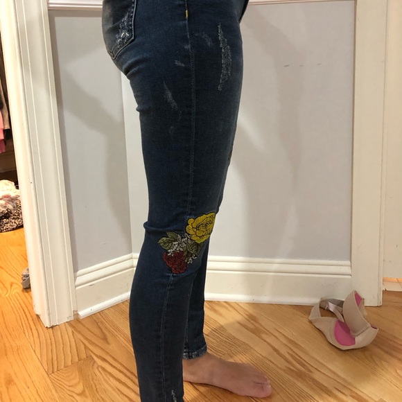 Zara Embroidered & Distressed Jeans Skinny - Picture 2 of 4